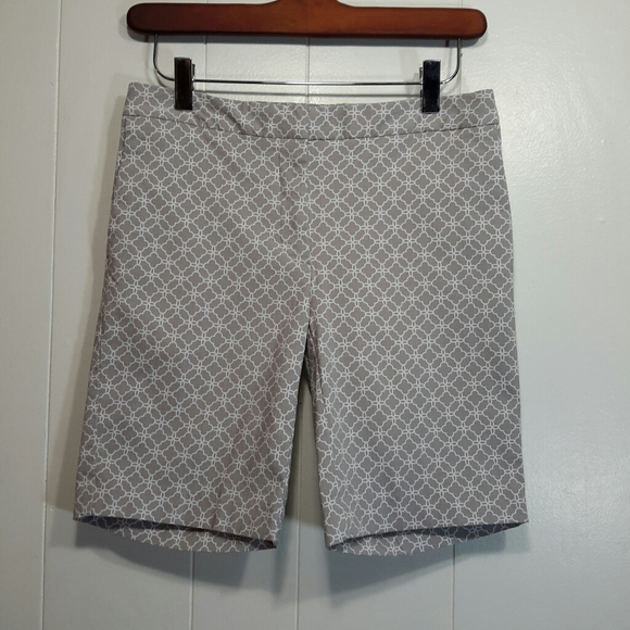 Mario Serrani Pants - Mario Serrani ladies size 2 shorts